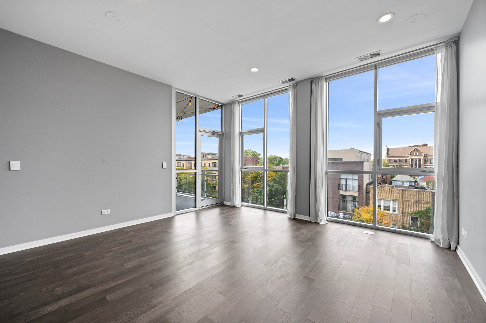 1550 W Cornelia Avenue #403, Chicago, IL 60657