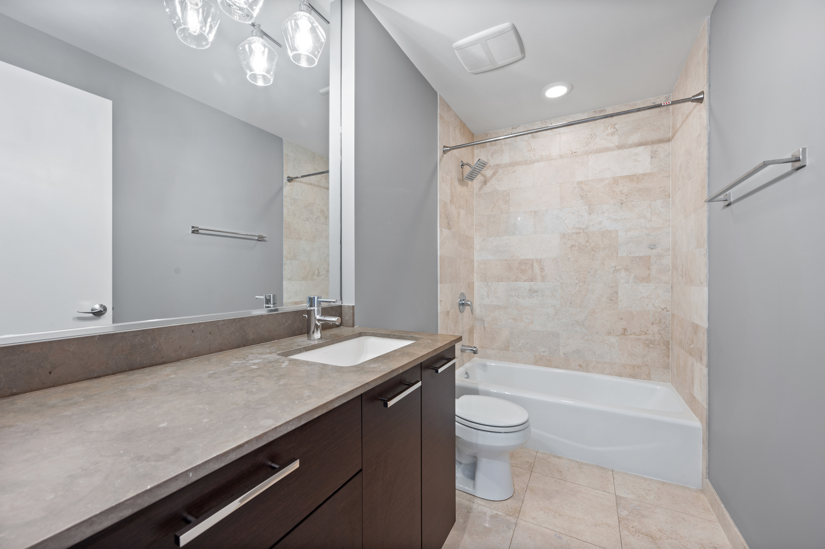 1550 W Cornelia Avenue #403, Chicago, IL 60657