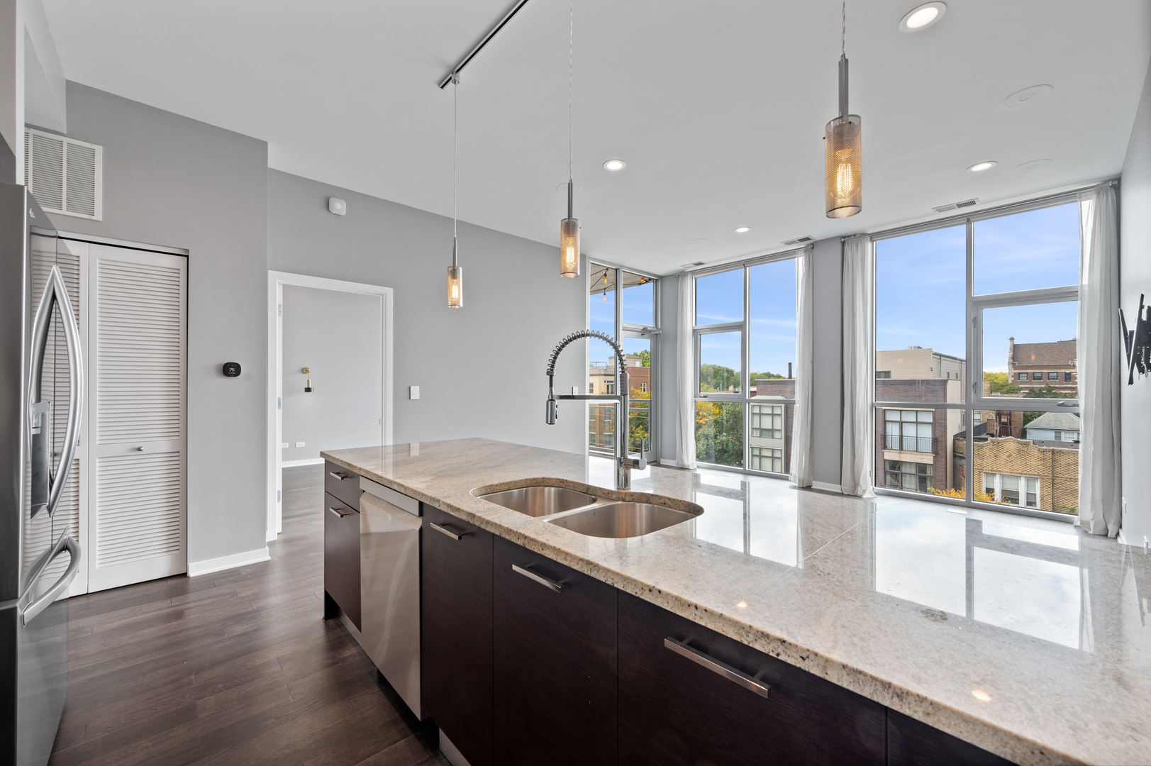 1550 W Cornelia Avenue #403, Chicago, IL 60657