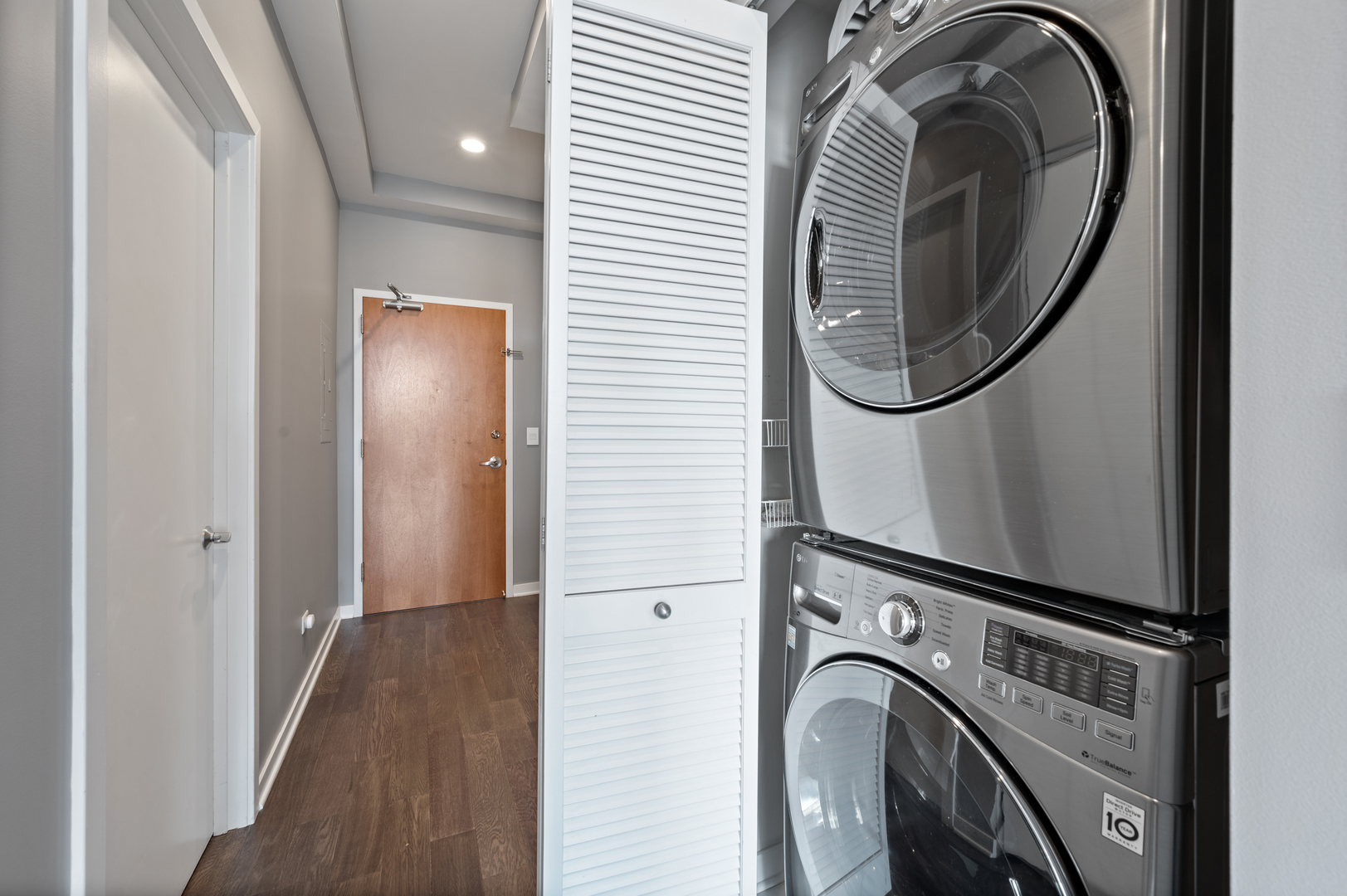 1550 W Cornelia Avenue #403, Chicago, IL 60657