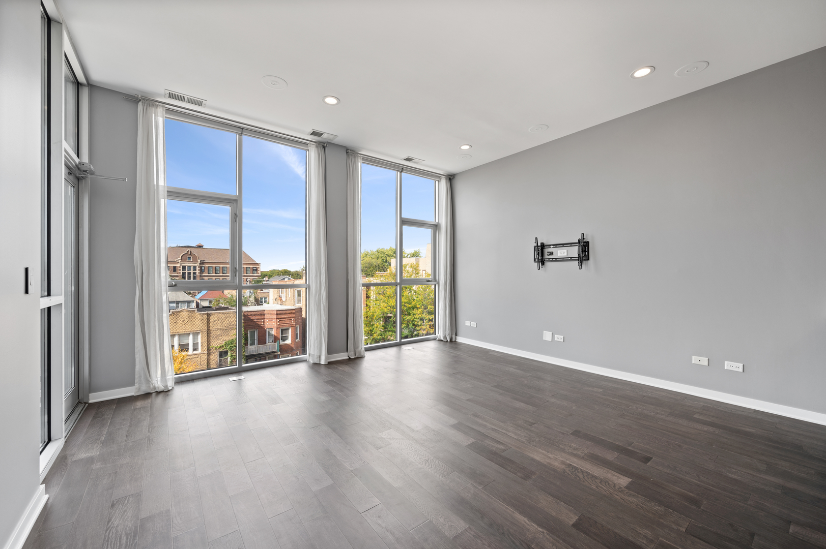 1550 W Cornelia Avenue #403, Chicago, IL 60657