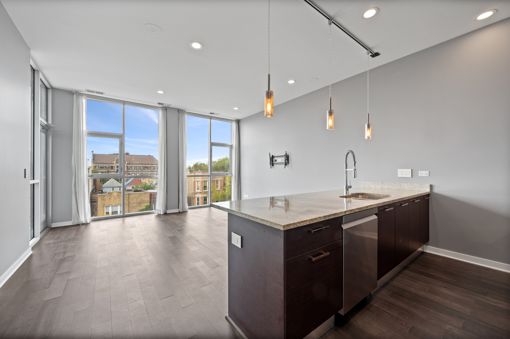 1550 W Cornelia Avenue #403, Chicago, IL 60657