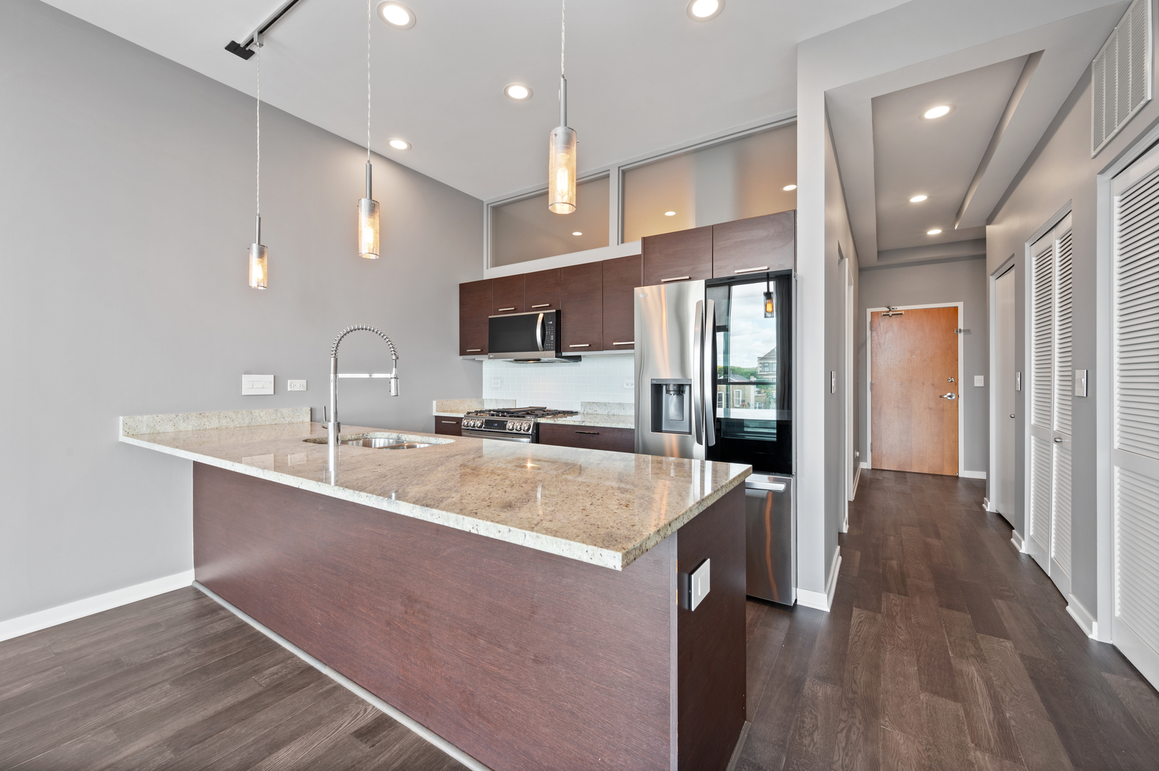 1550 W Cornelia Avenue #403, Chicago, IL 60657