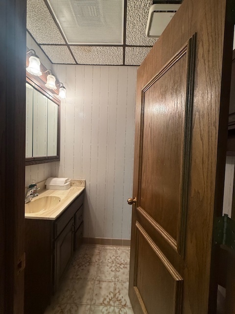 7 S County Street, Waukegan, IL 60085