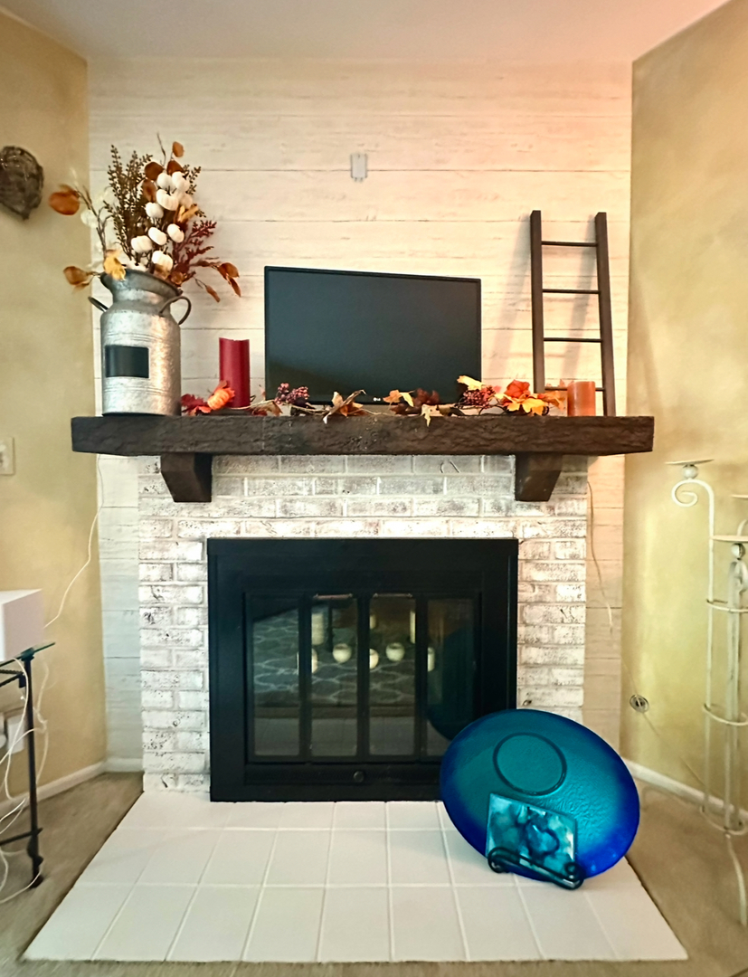 22 Waterbury Lane #N1, Schaumburg, IL 60193