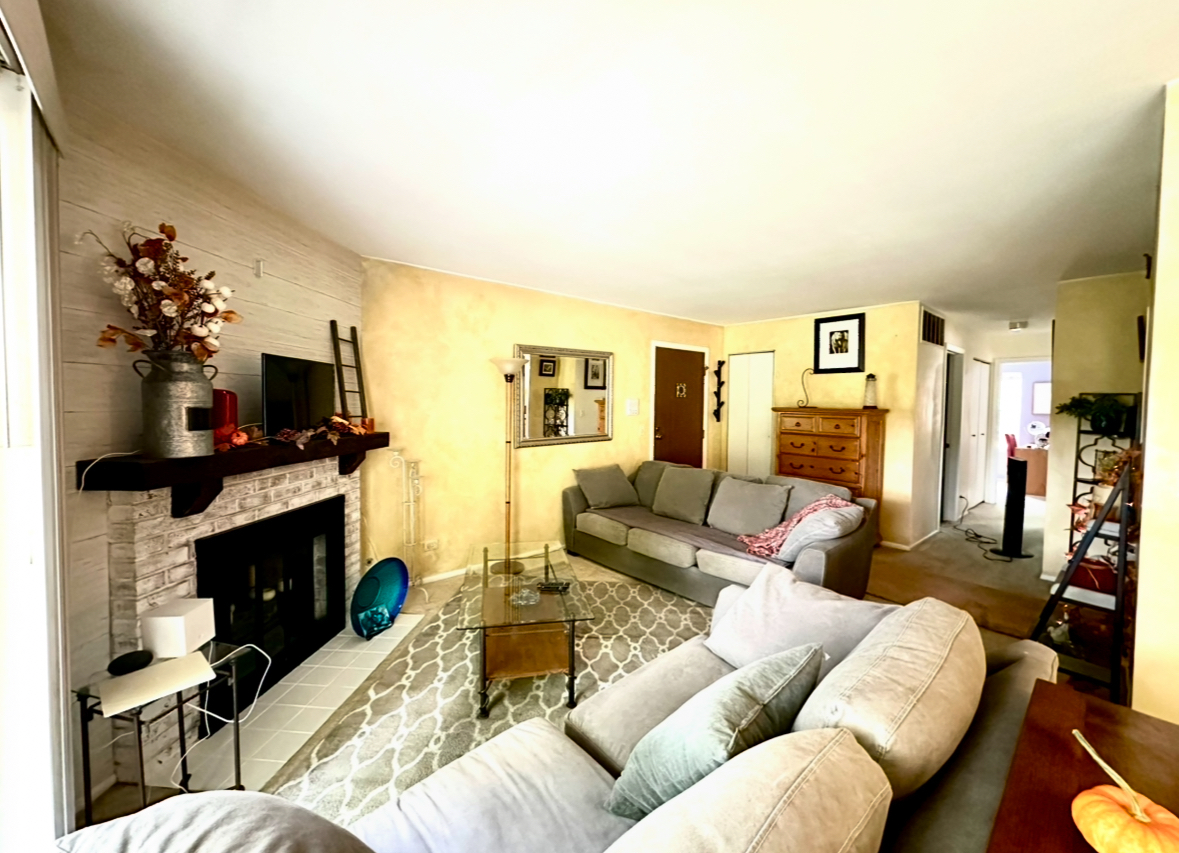 22 Waterbury Lane #N1, Schaumburg, IL 60193