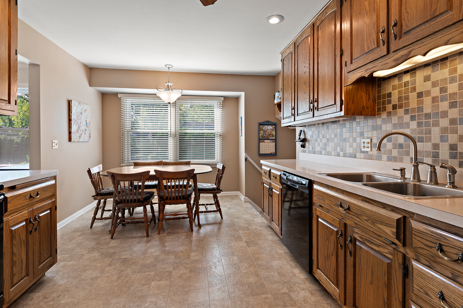 1819 E Wood Lane, Mount Prospect, IL 60056