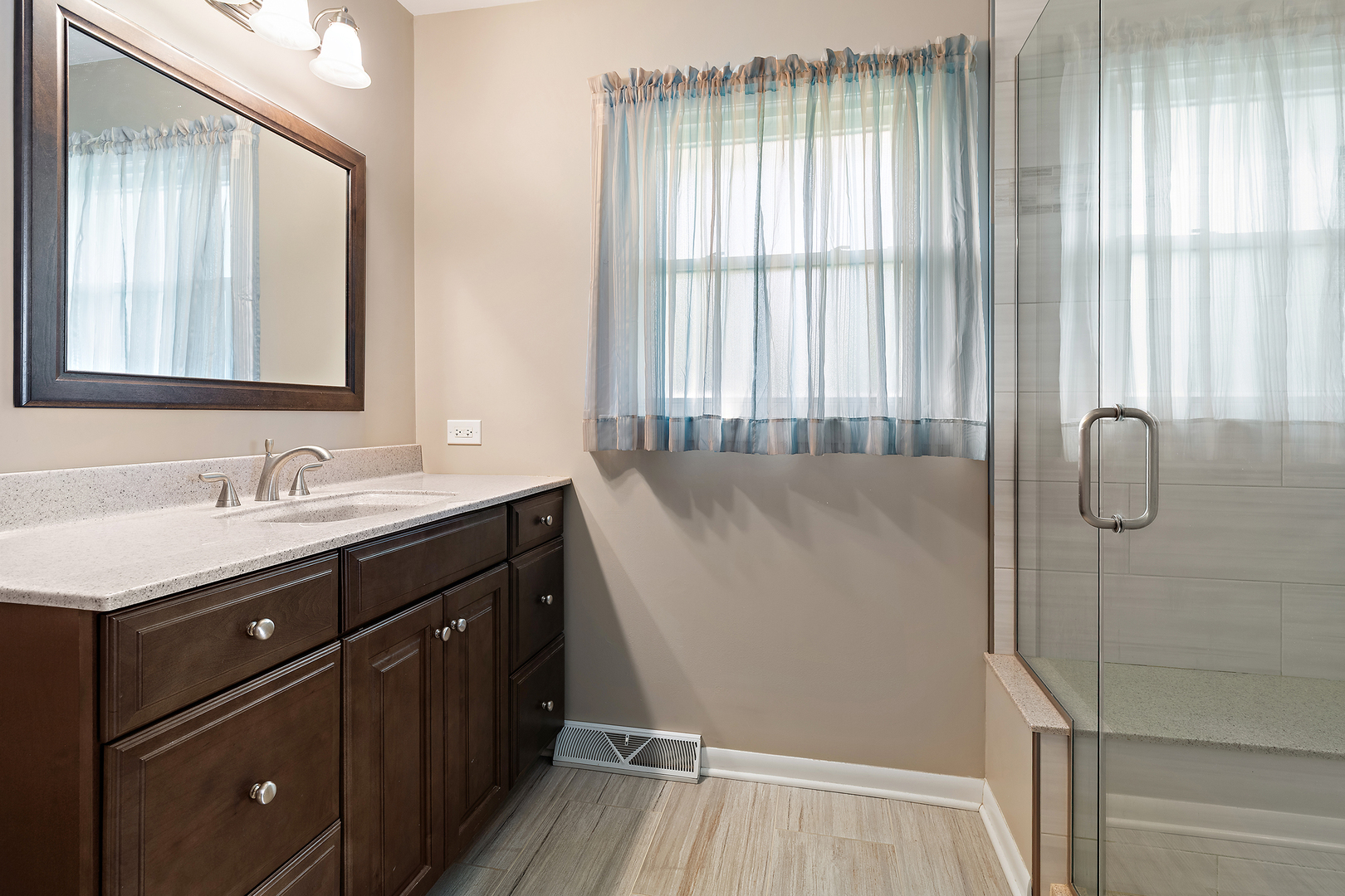 1819 E Wood Lane, Mount Prospect, IL 60056