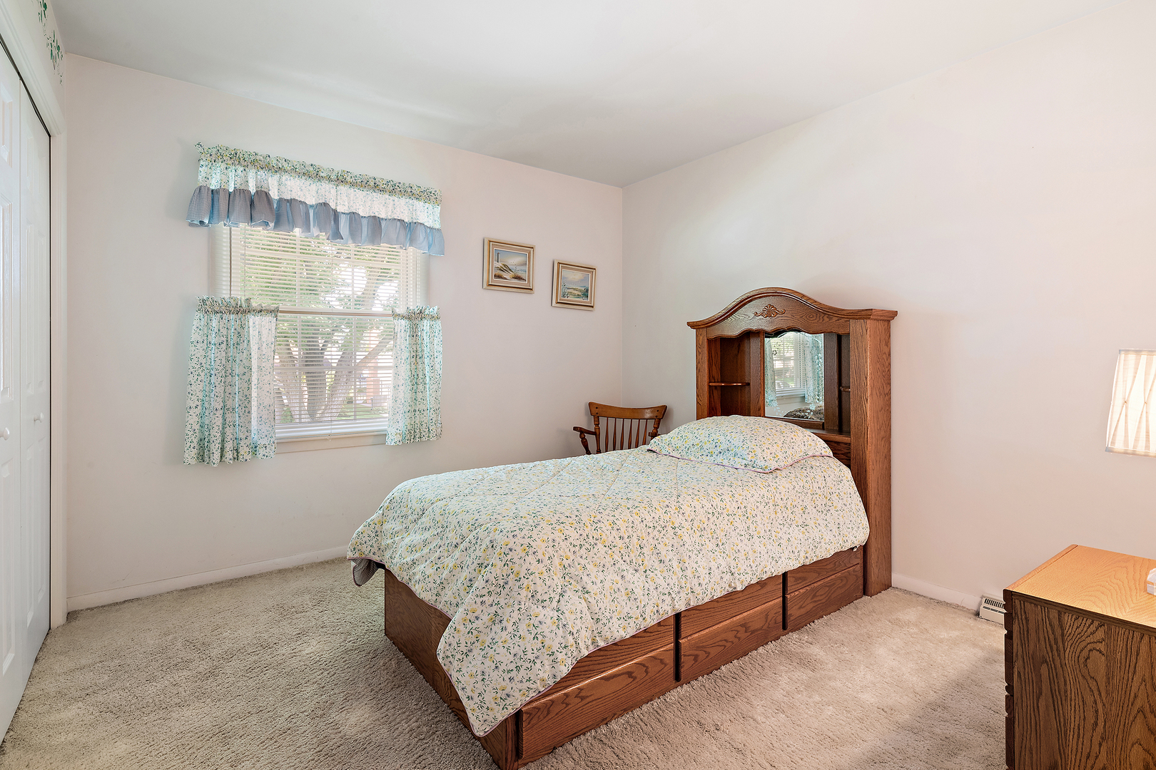 1819 E Wood Lane, Mount Prospect, IL 60056