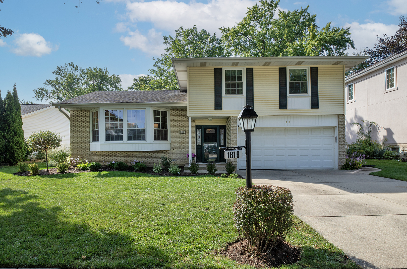 1819 E Wood Lane, Mount Prospect, IL 60056