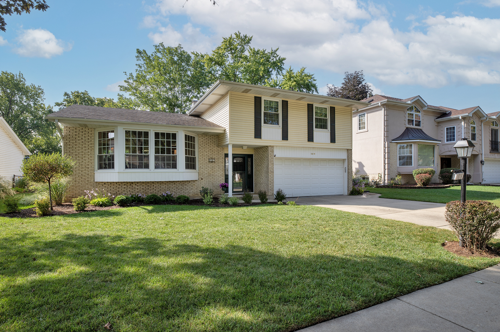 1819 E Wood Lane, Mount Prospect, IL 60056