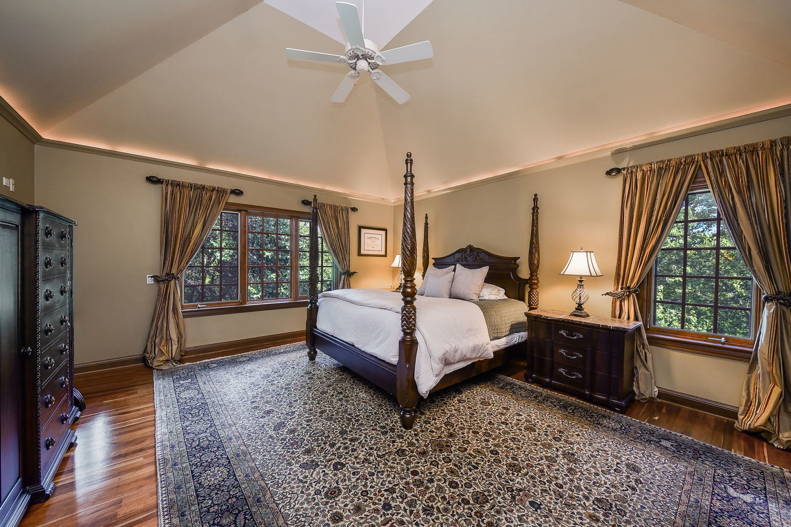1602 Hunters Glen Court, Wheaton, IL 60189