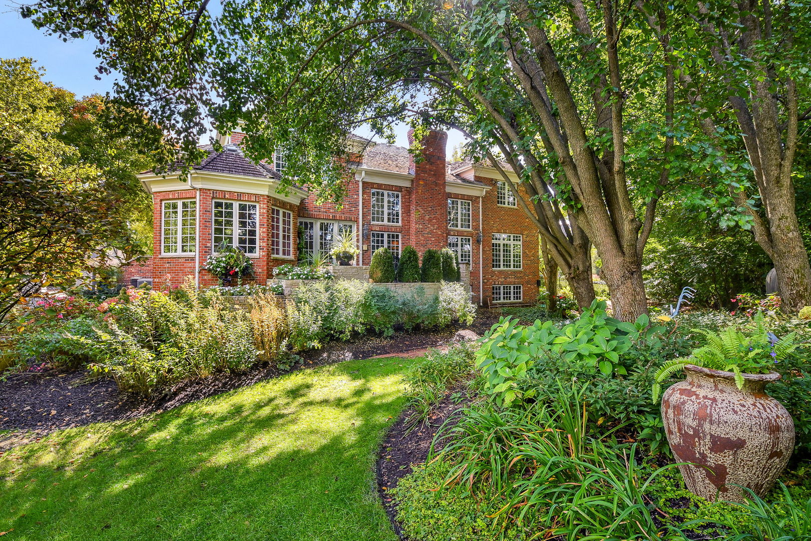 1602 Hunters Glen Court, Wheaton, IL 60189