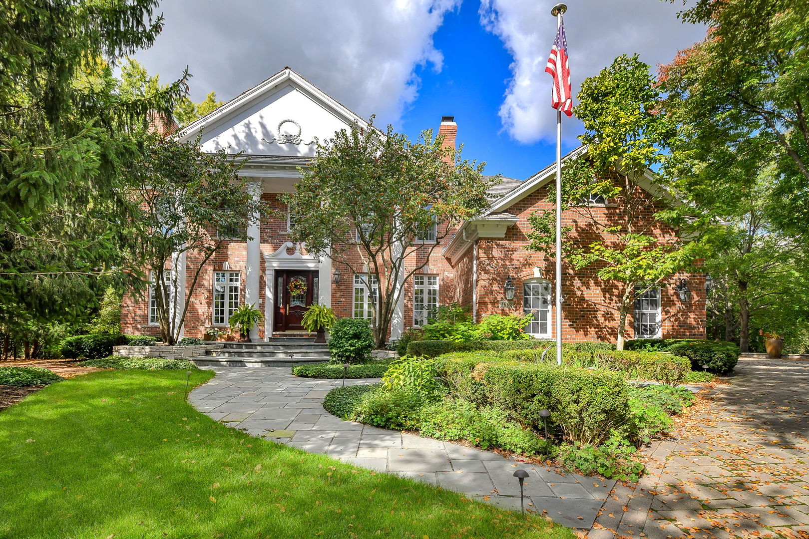 1602 Hunters Glen Court, Wheaton, IL 60189