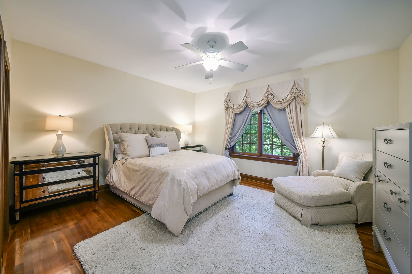 1602 Hunters Glen Court, Wheaton, IL 60189