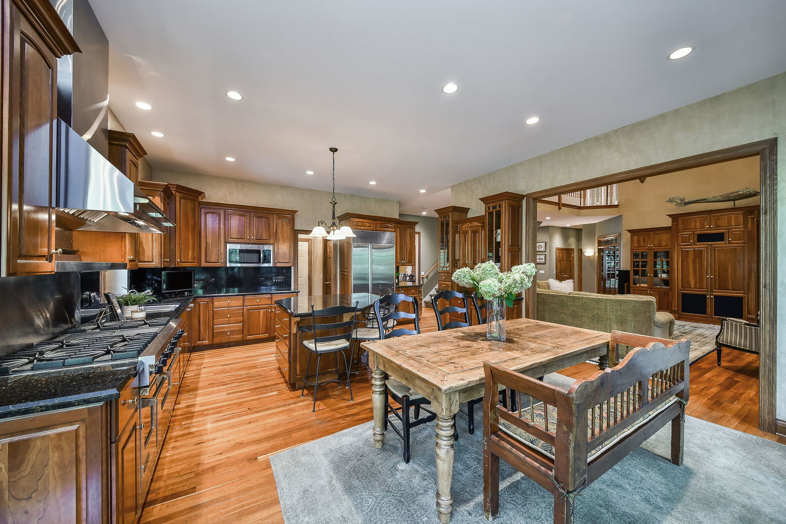 1602 Hunters Glen Court, Wheaton, IL 60189