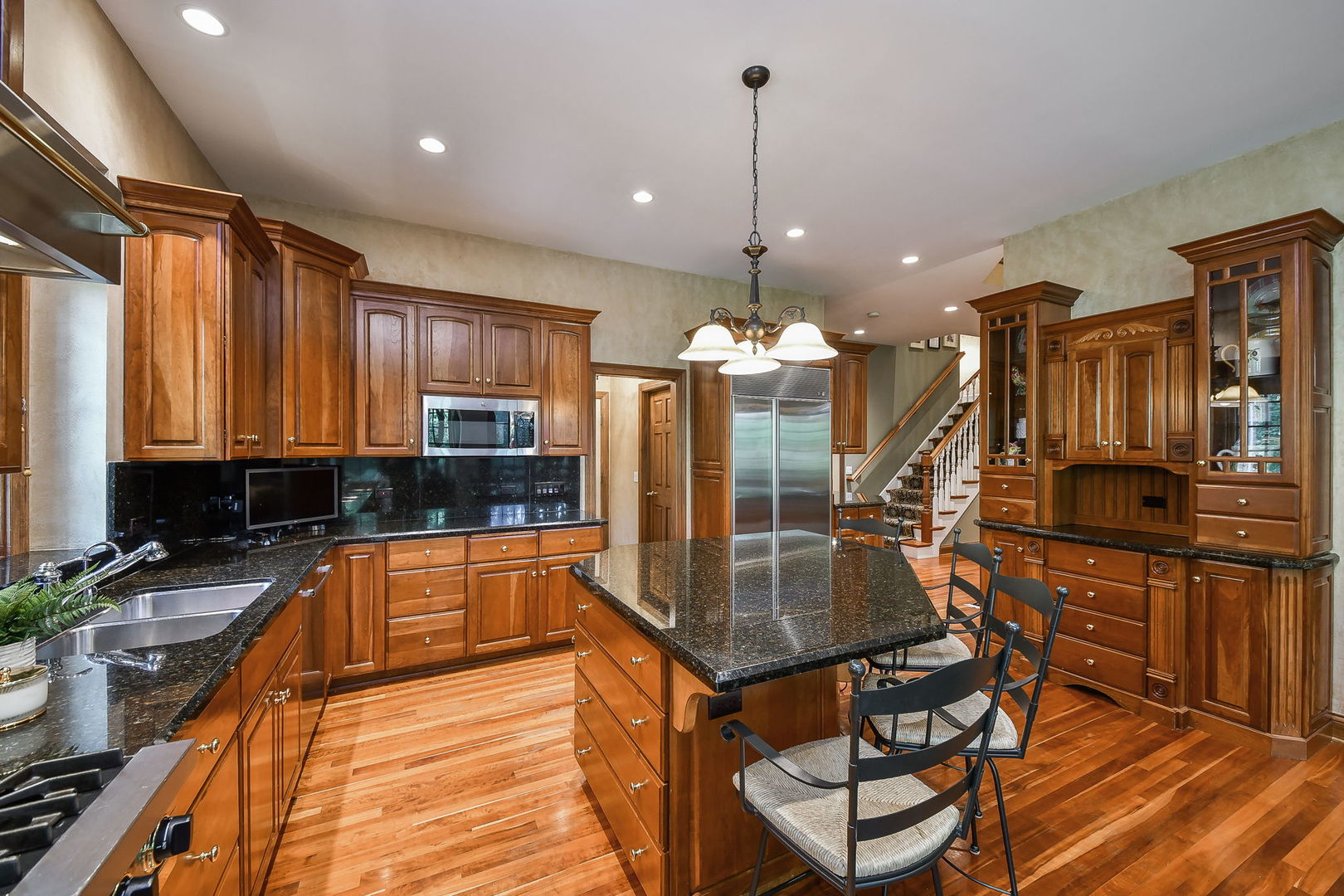 1602 Hunters Glen Court, Wheaton, IL 60189