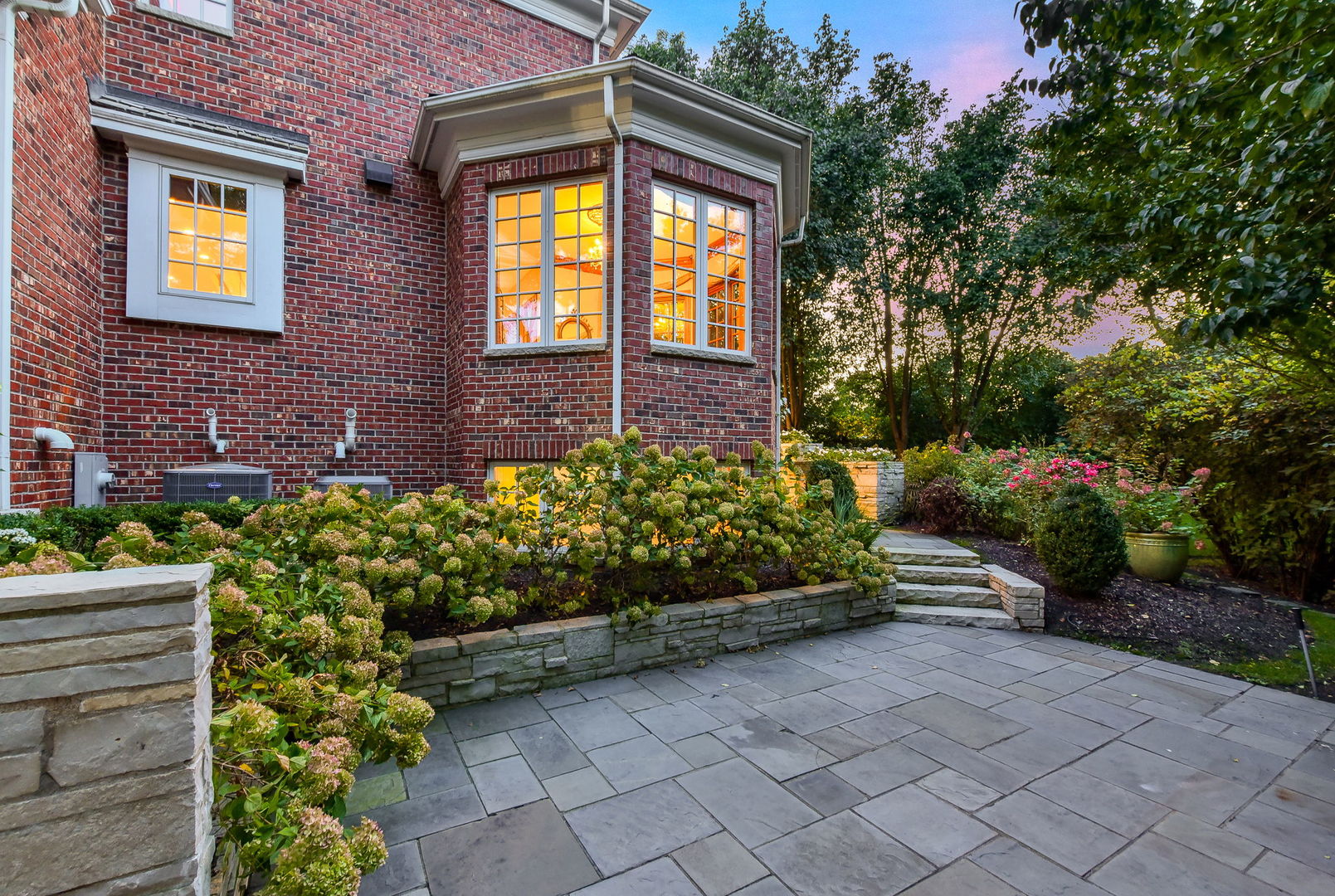 1602 Hunters Glen Court, Wheaton, IL 60189