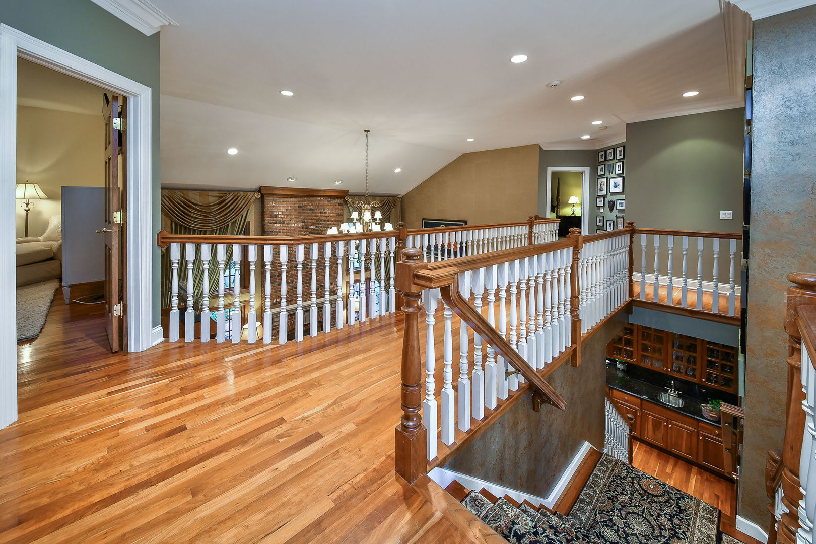 1602 Hunters Glen Court, Wheaton, IL 60189