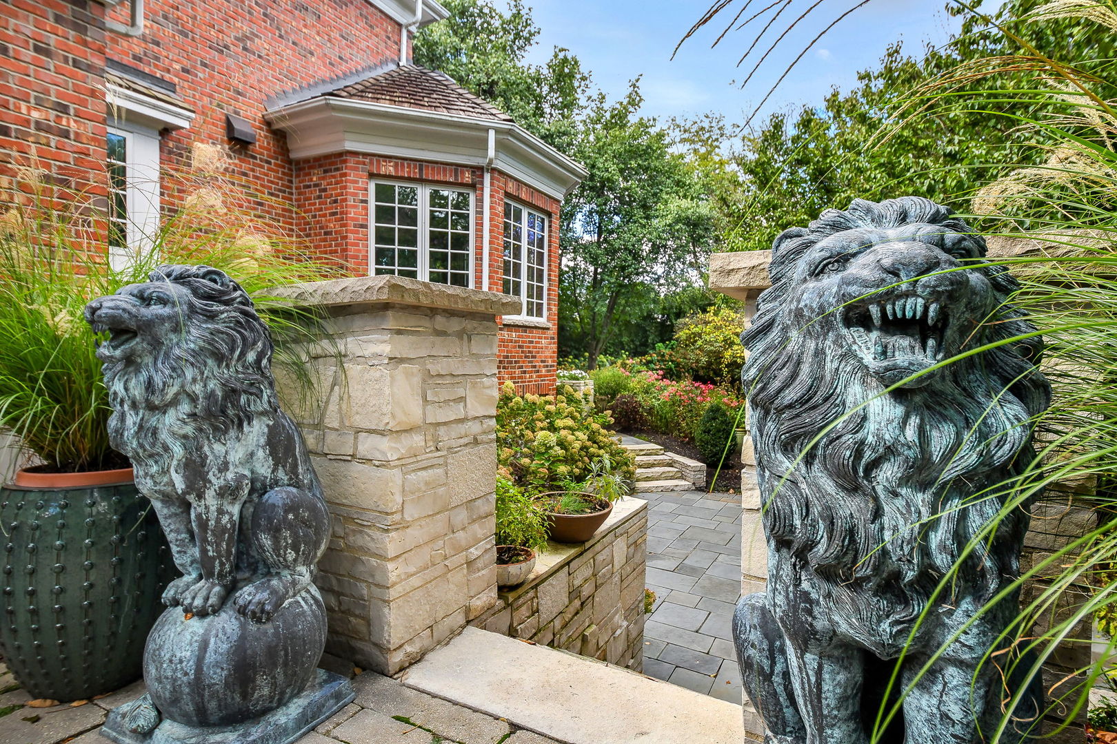 1602 Hunters Glen Court, Wheaton, IL 60189