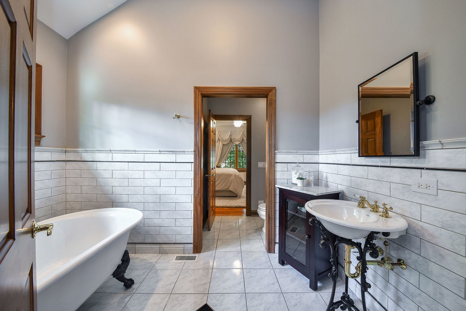 1602 Hunters Glen Court, Wheaton, IL 60189