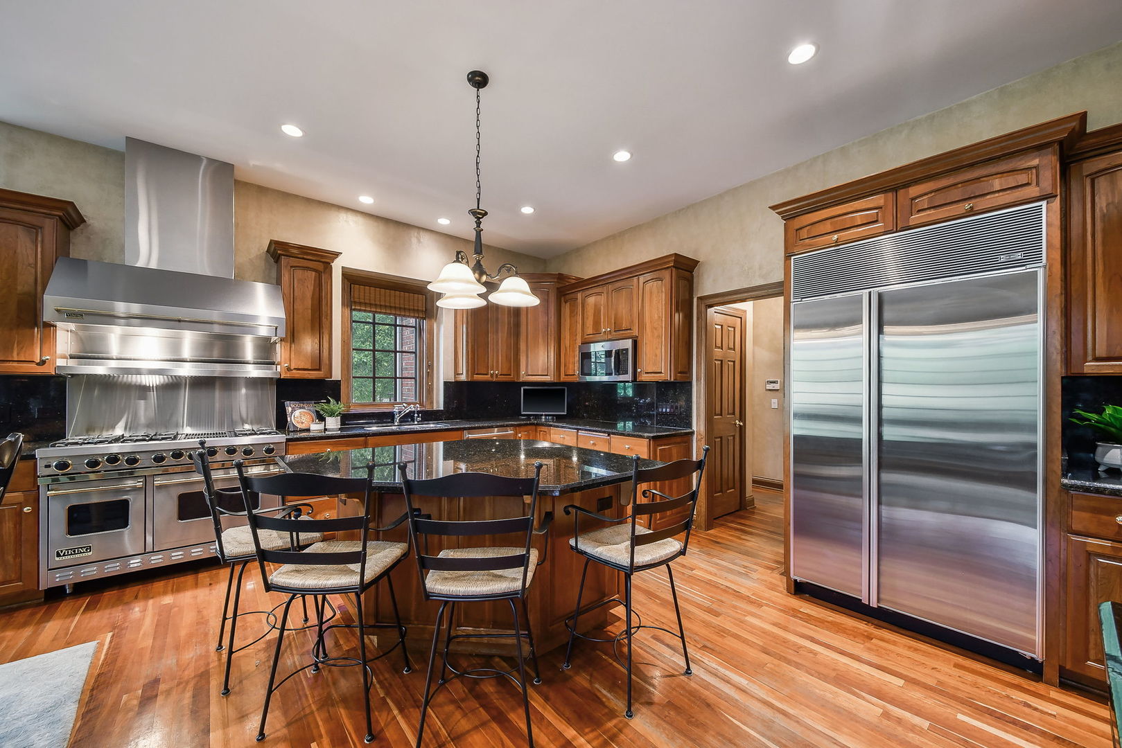 1602 Hunters Glen Court, Wheaton, IL 60189