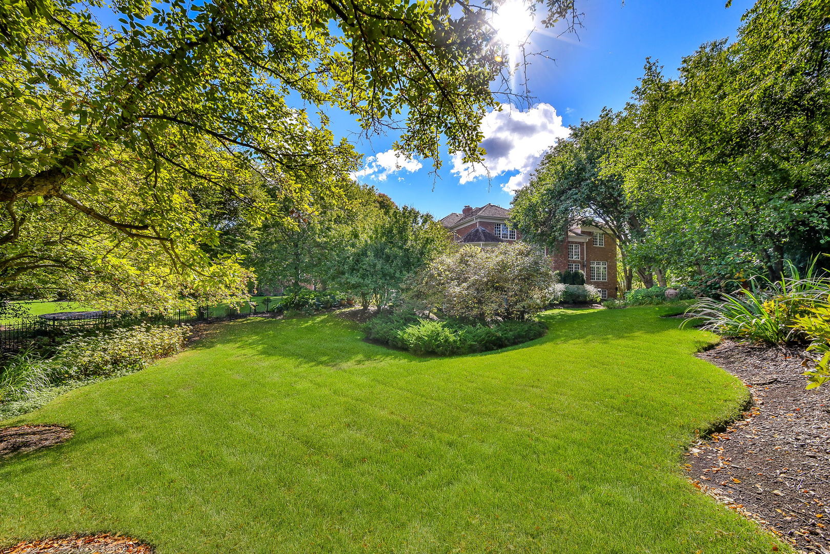 1602 Hunters Glen Court, Wheaton, IL 60189