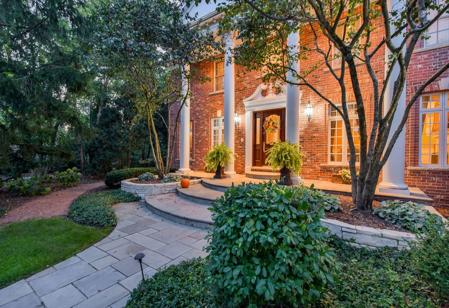 1602 Hunters Glen Court, Wheaton, IL 60189