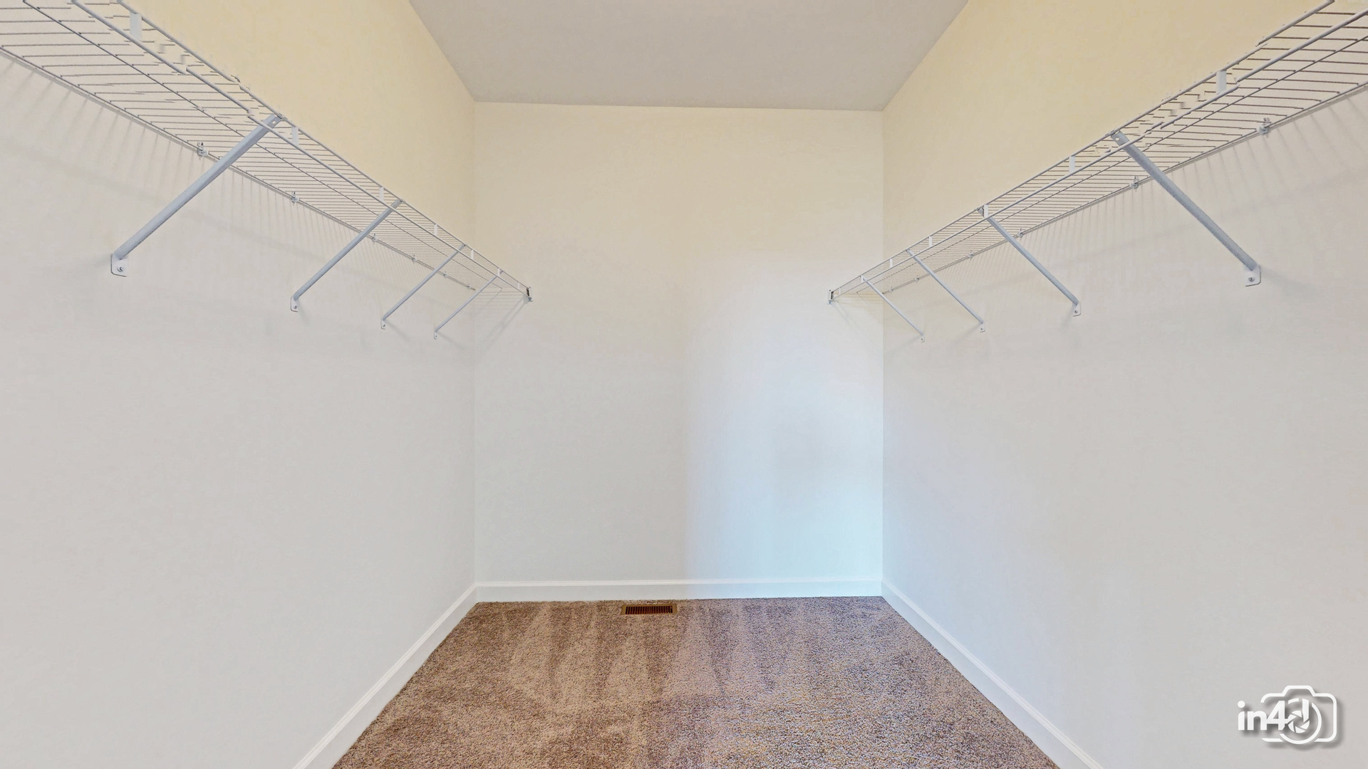 24620 W River Crossing Drive, Shorewood, IL 60404