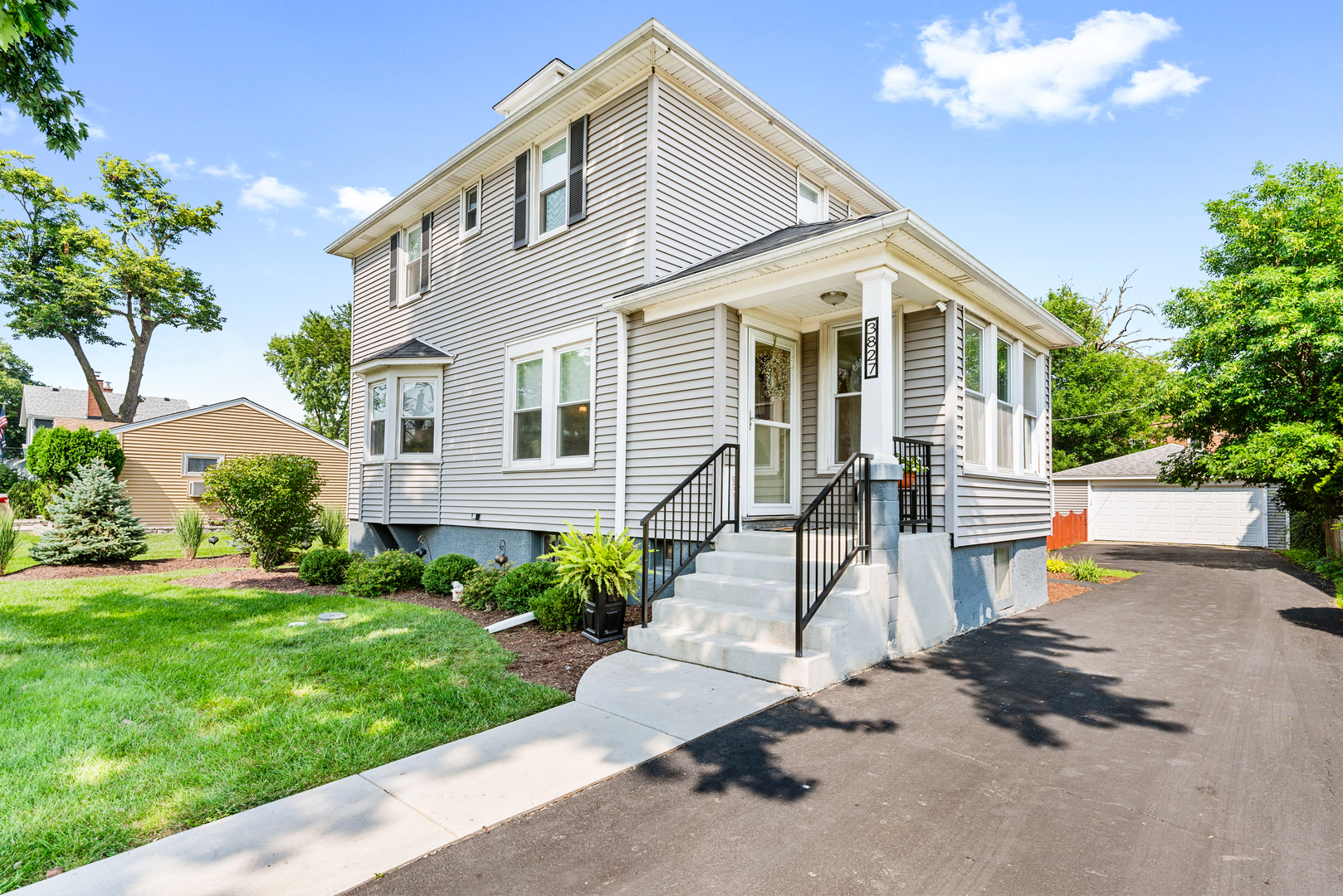 3827 HOLLYWOOD Avenue, Brookfield, IL 60513