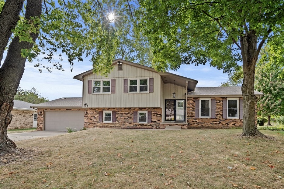205 Hammitt Drive, Normal, IL 61761