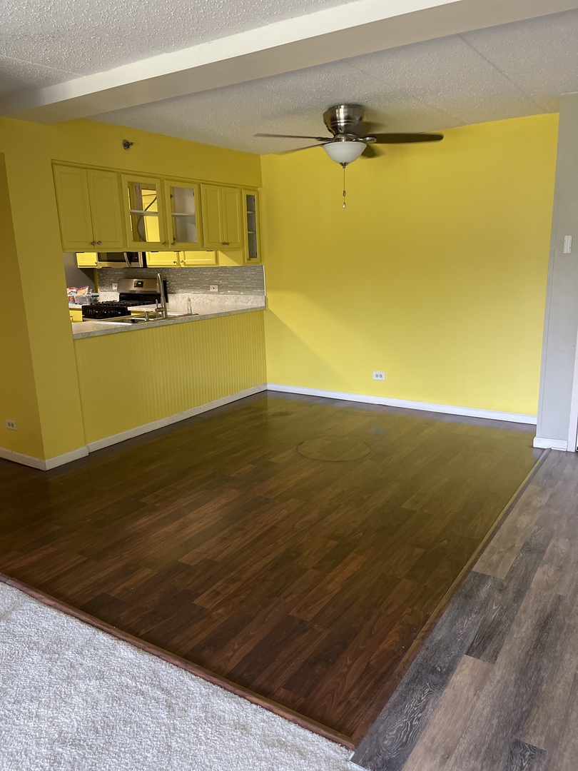 18600 Village West Drive #310, Hazel Crest, IL 60429