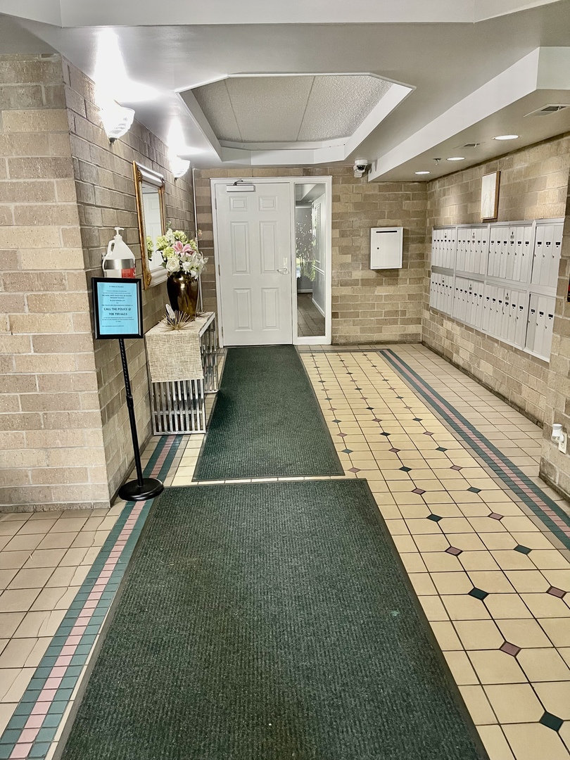 18600 Village West Drive #310, Hazel Crest, IL 60429