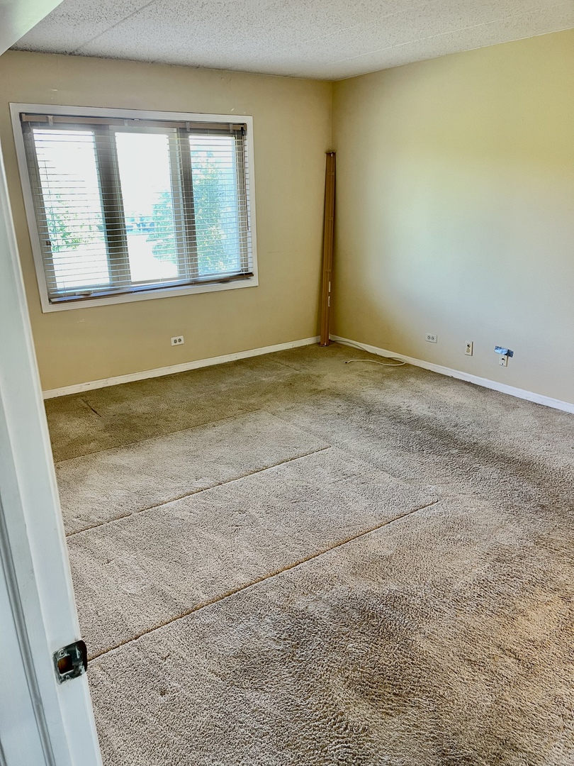 18600 Village West Drive #310, Hazel Crest, IL 60429