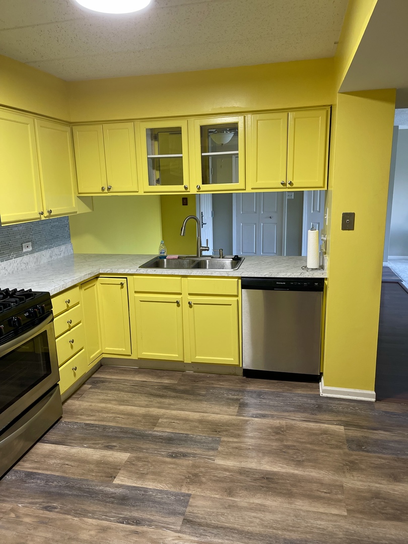 18600 Village West Drive #310, Hazel Crest, IL 60429