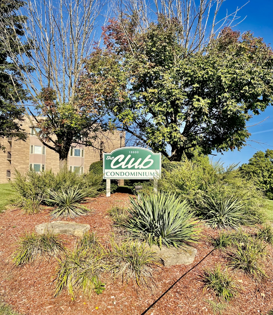 18600 Village West Drive #310, Hazel Crest, IL 60429