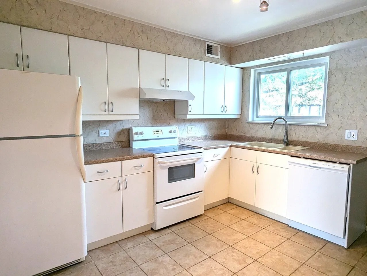 880 S Plum Grove Road #210, Palatine, IL 60067