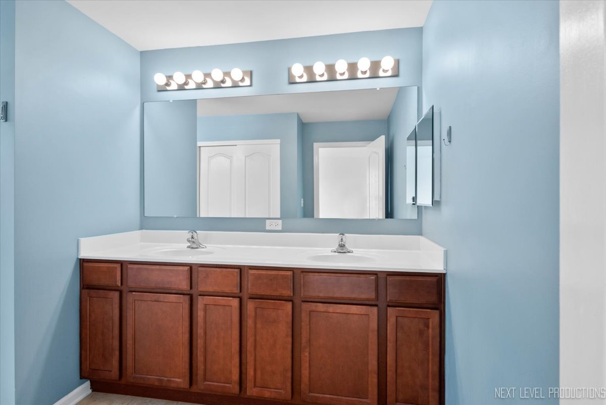 5734 OAK RIDGE Way #-45, Lisle, IL 60532