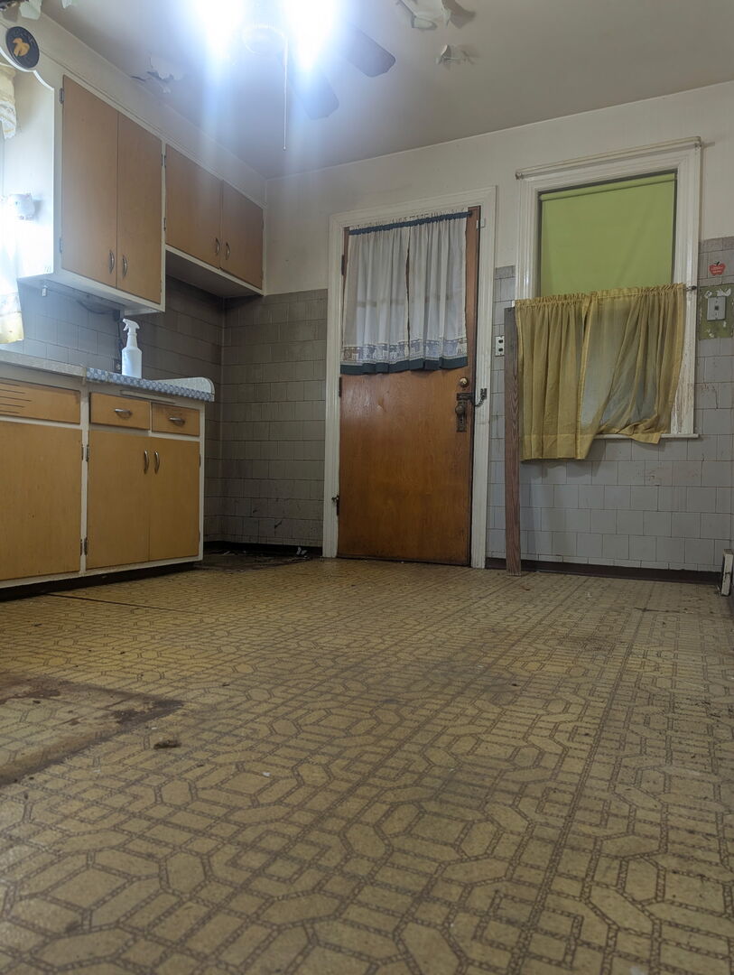 4840 W Waveland Avenue, Chicago, IL 60641