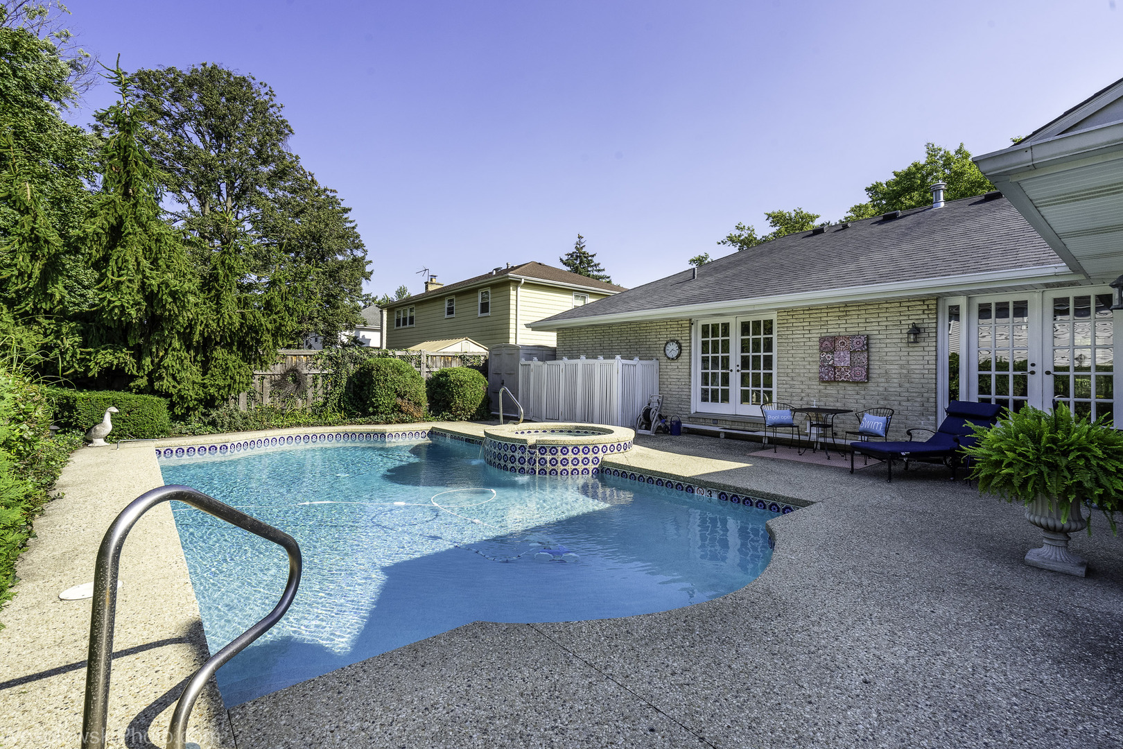 1622 E Greenwood Drive, Mount Prospect, IL 60056