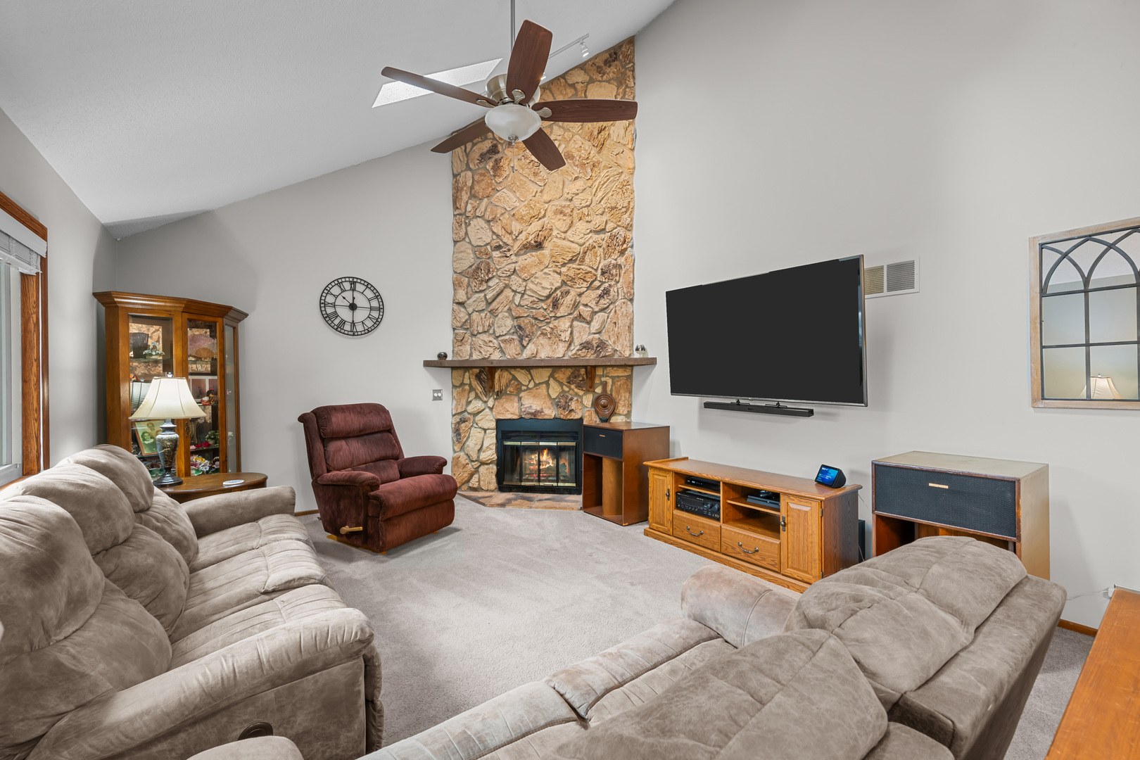 1300 Leawood Court, Naperville, IL 60564