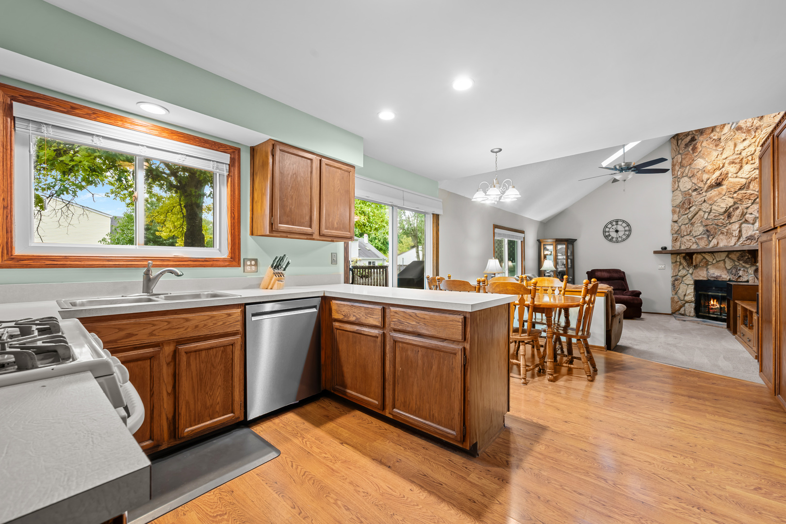 1300 Leawood Court, Naperville, IL 60564