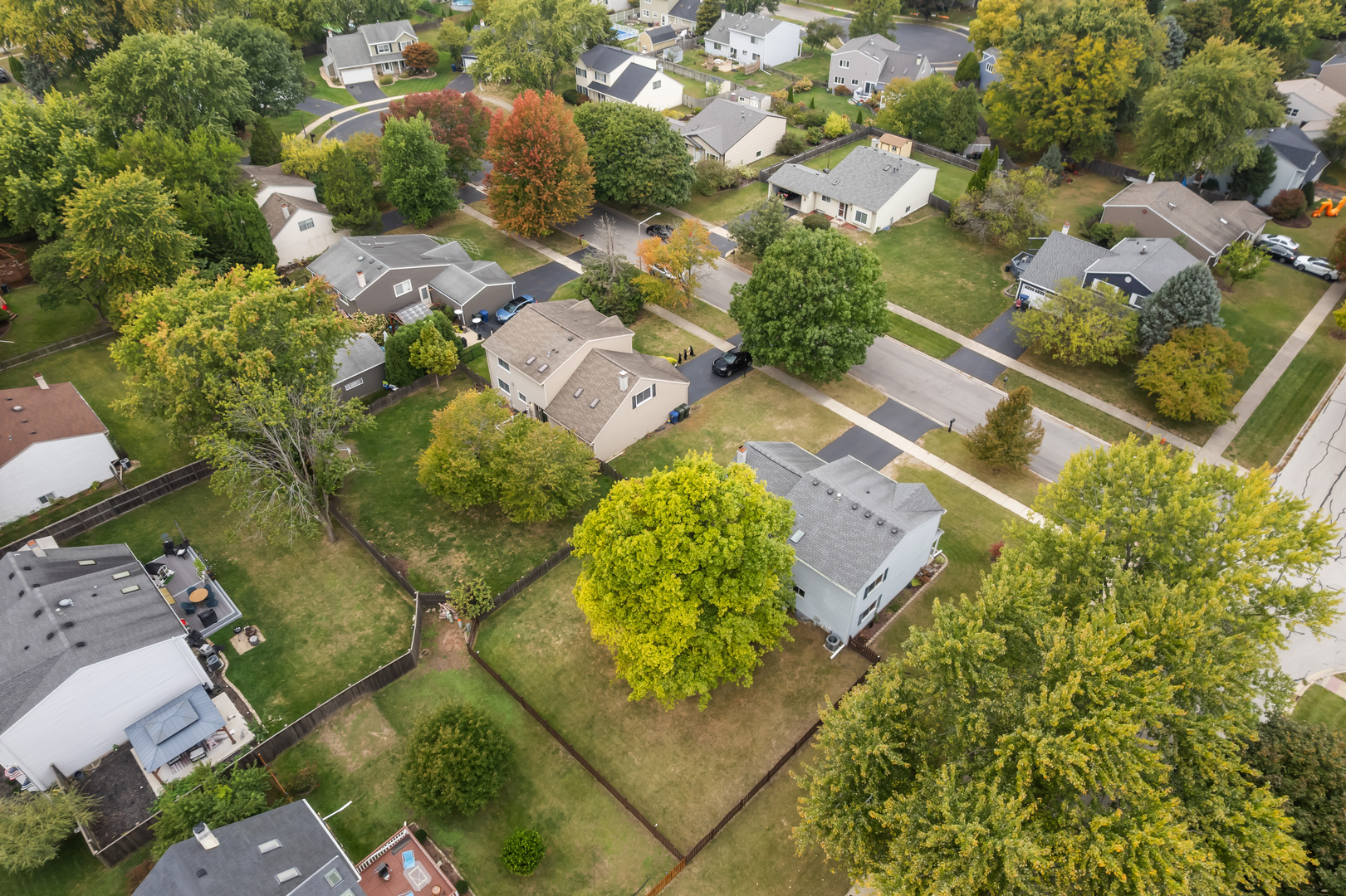 1300 Leawood Court, Naperville, IL 60564