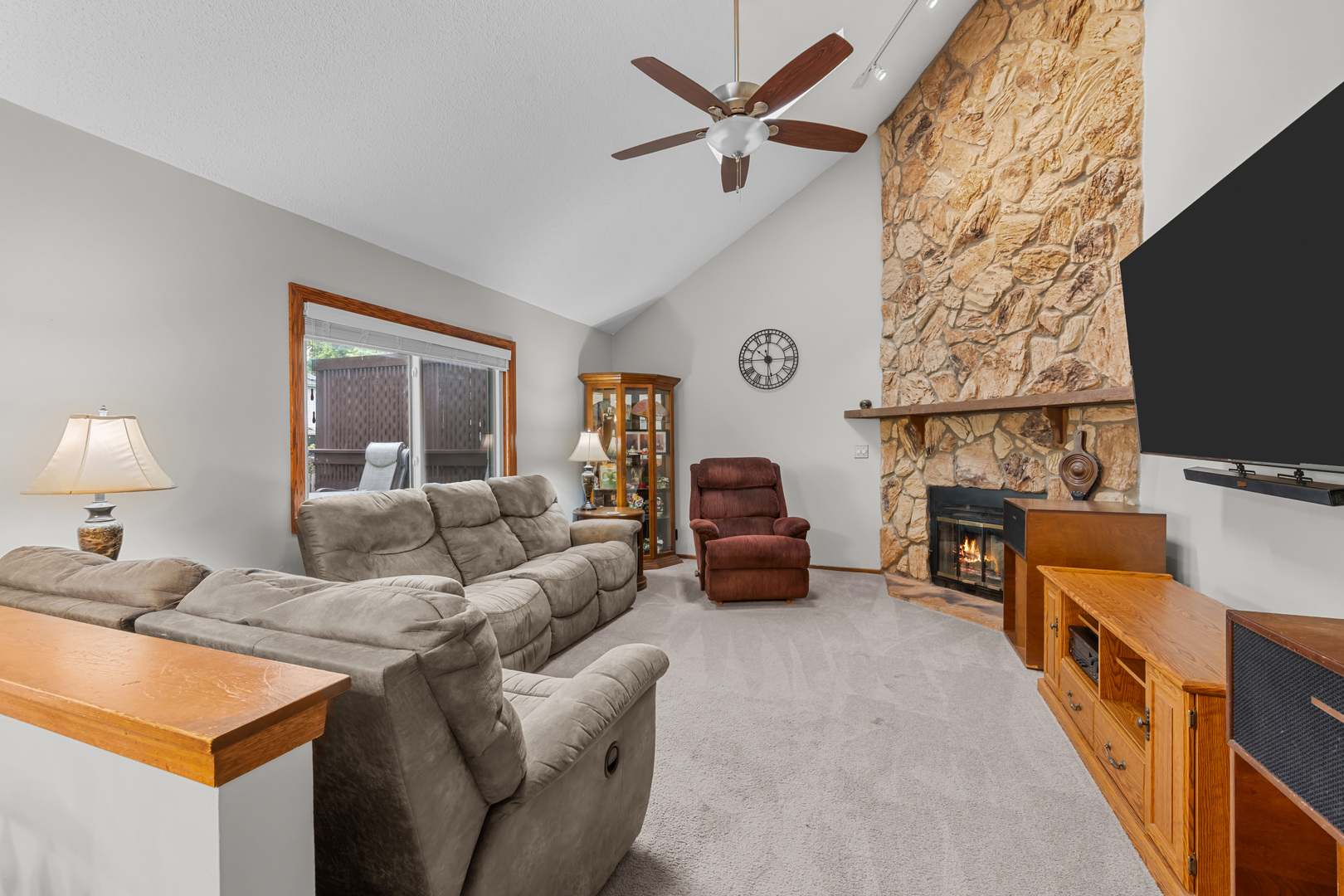 1300 Leawood Court, Naperville, IL 60564