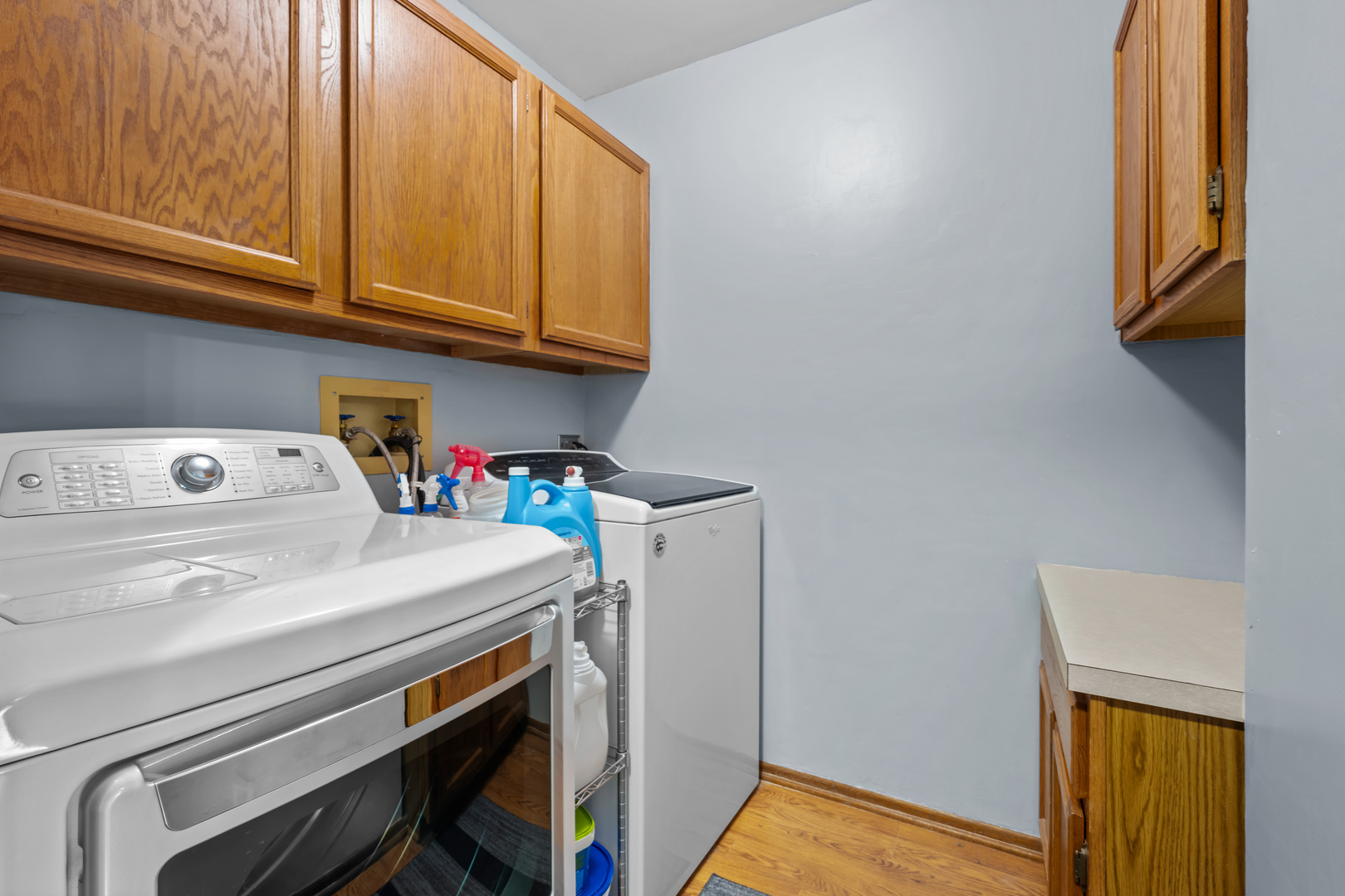 1300 Leawood Court, Naperville, IL 60564