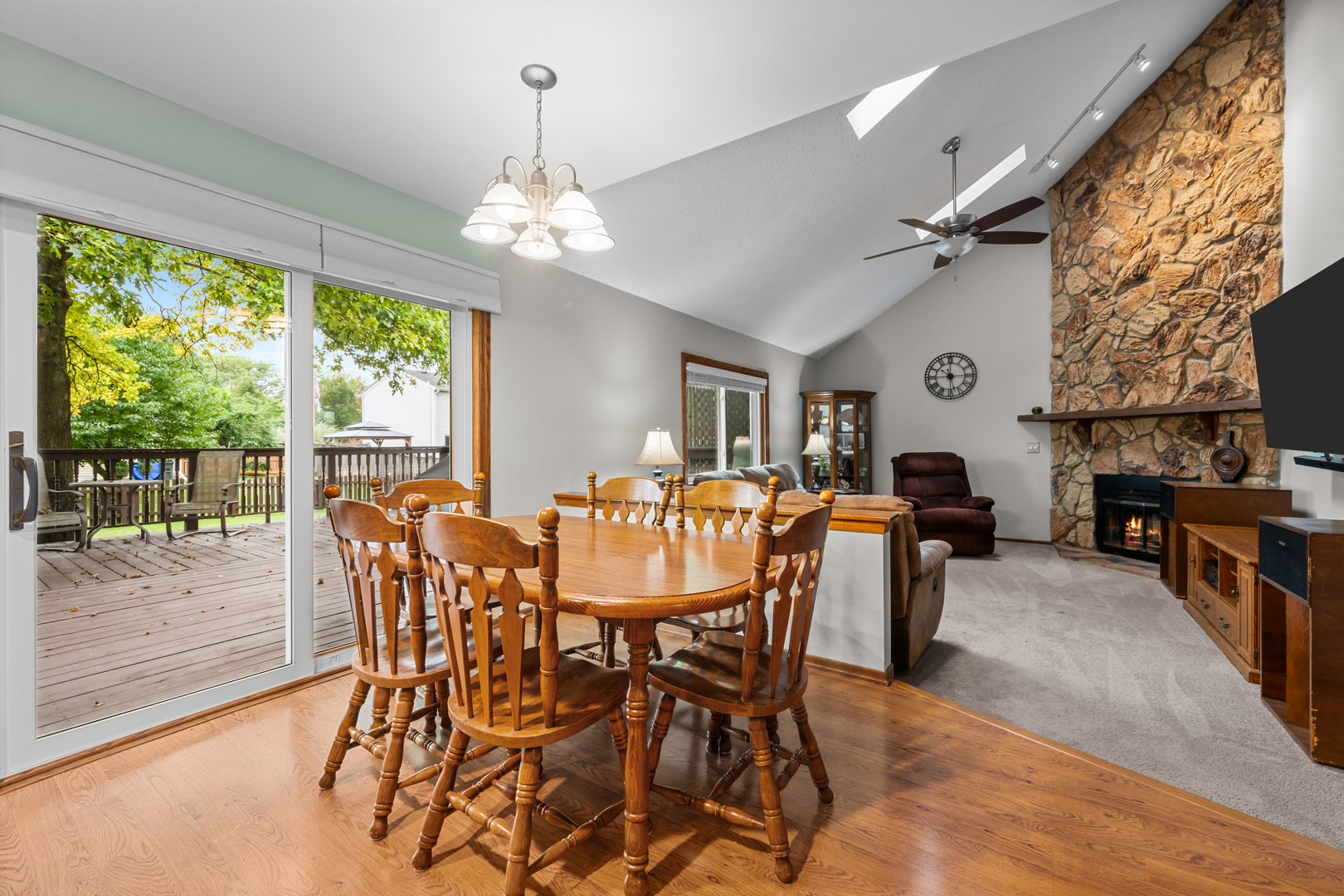 1300 Leawood Court, Naperville, IL 60564