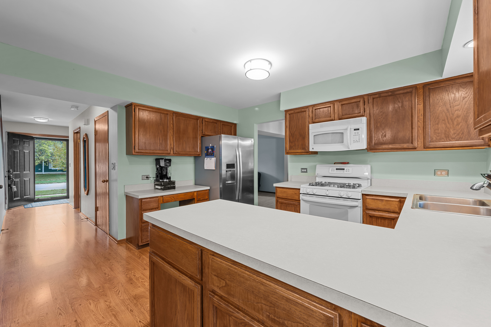 1300 Leawood Court, Naperville, IL 60564