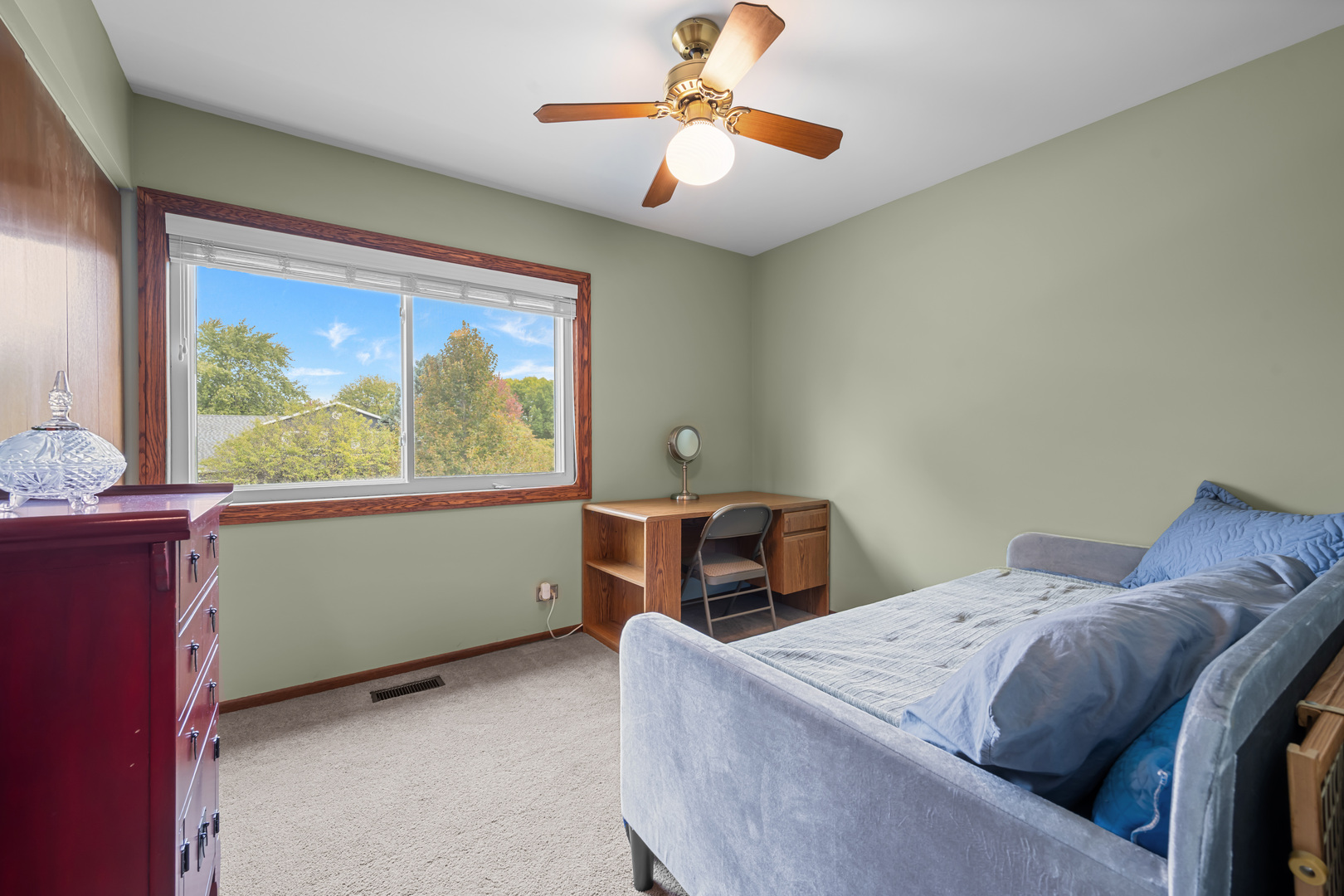 1300 Leawood Court, Naperville, IL 60564