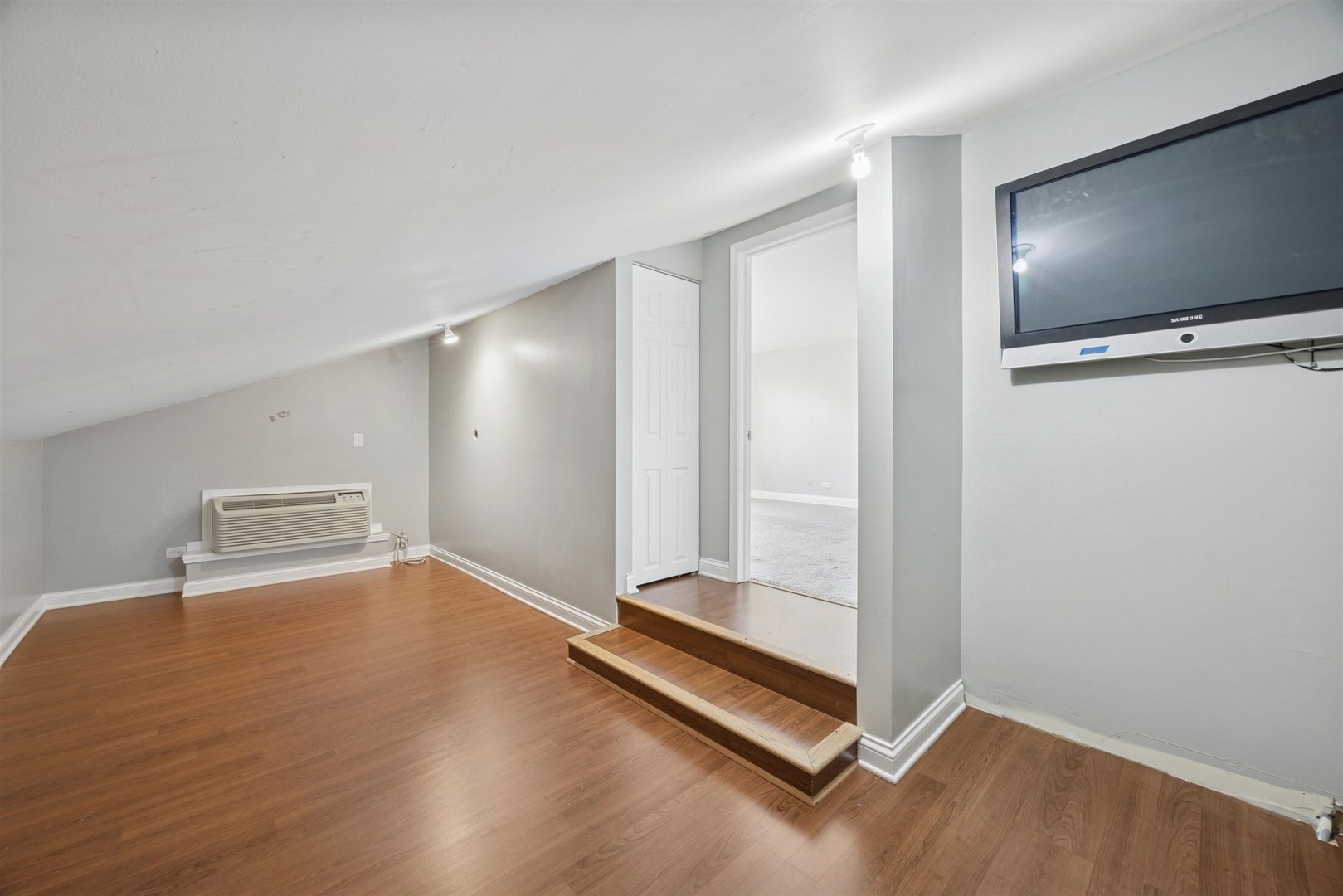 1116 HIDDEN SPRING Drive, Naperville, IL 60540