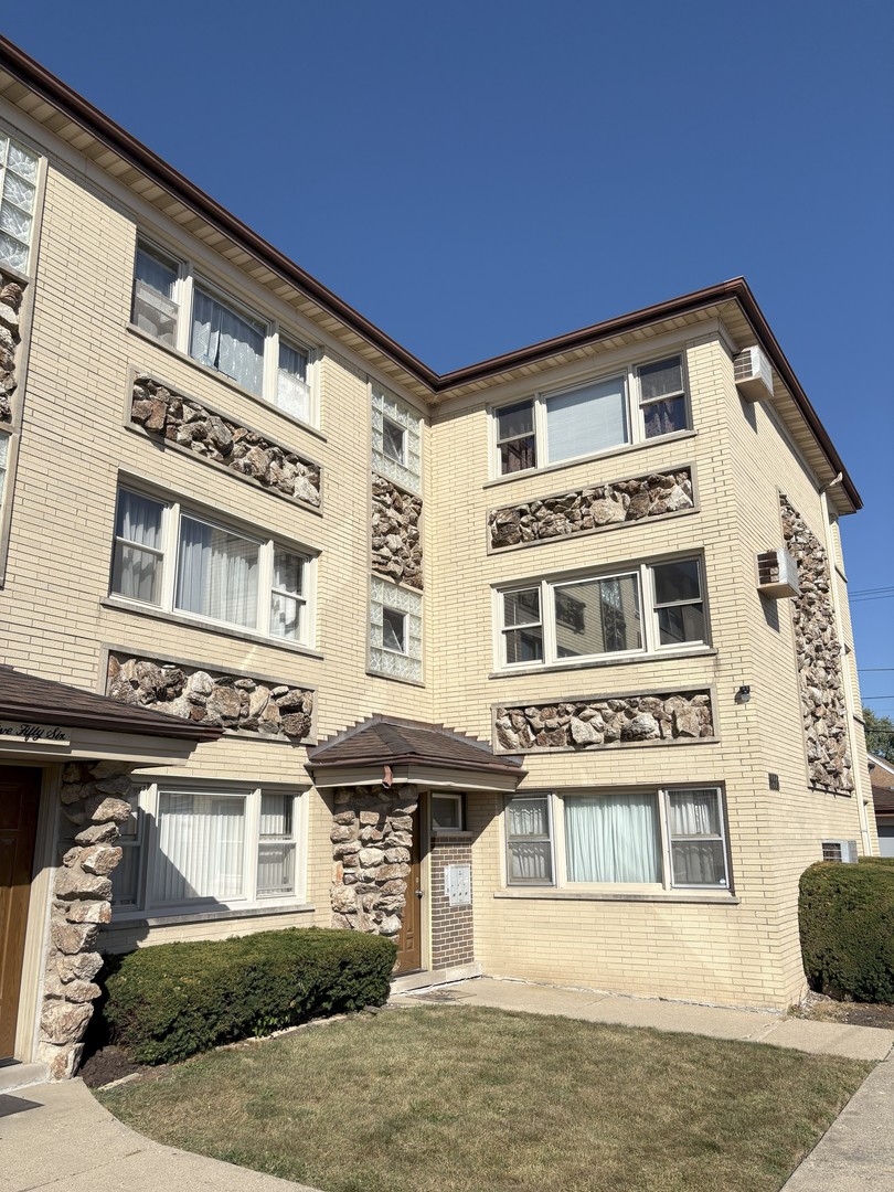 6556 W Barry Avenue #E, Chicago, IL 60634